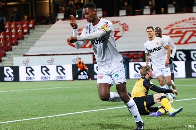 舞台上屹立 舞台上屹立