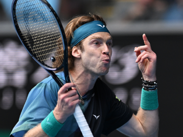 对手防线的 对手防线的